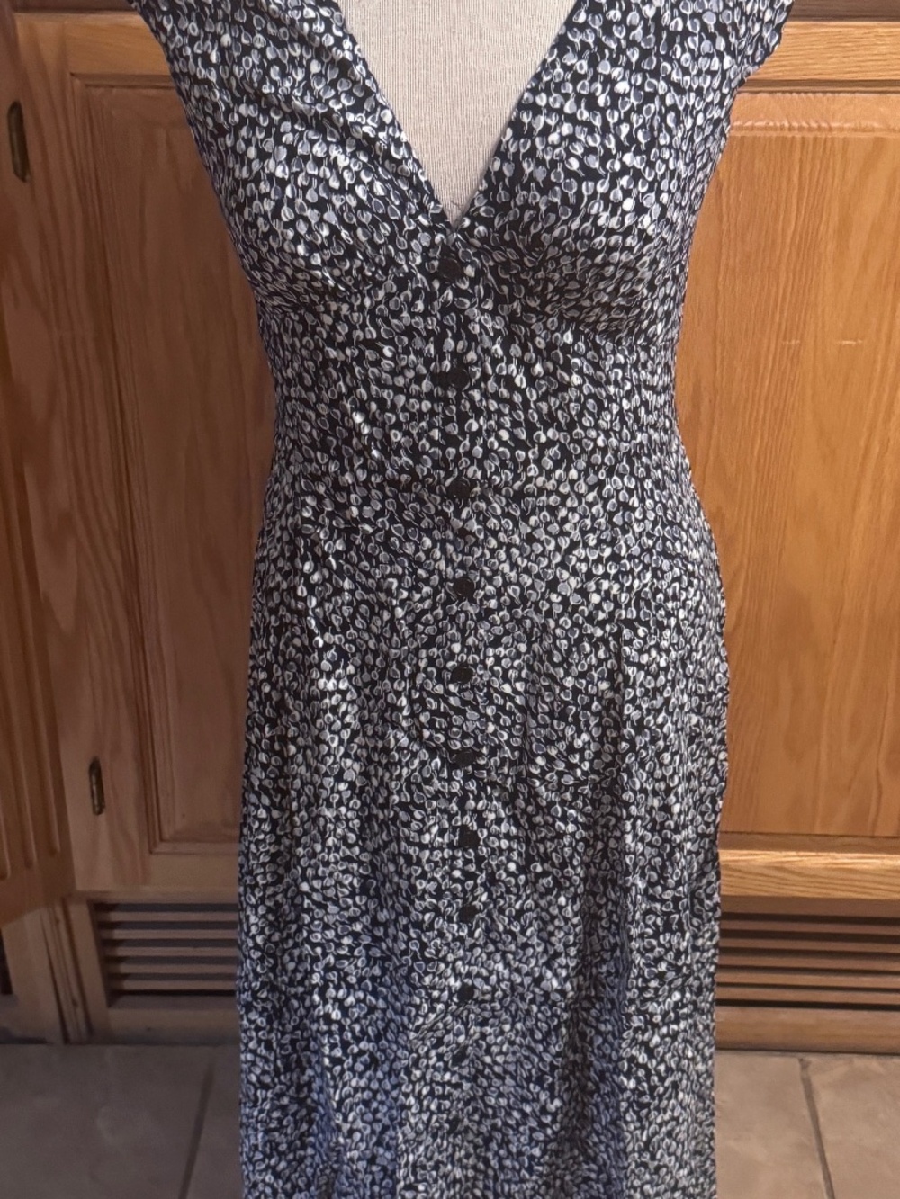 Reformation Women's Size 8 Floral V-Neck Blue & White Dress Button Down
